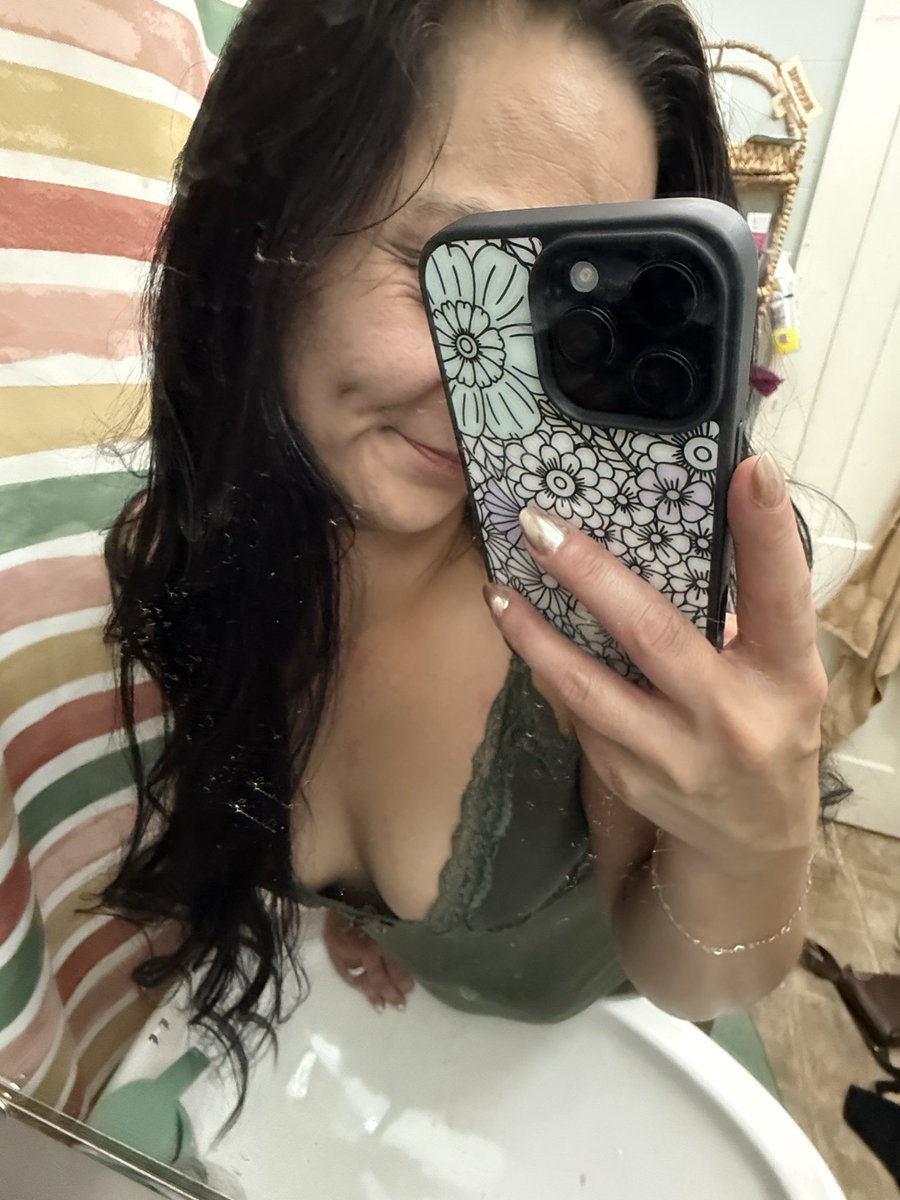 bbMickey3's tweet photo. Grab one of my bundles or subscriber discounts and see what else I have to show you 😍 Will also take special requests so please  me! NO SCAMMERS OR YOU WILL BE BLOCKED! #OF #onlyfansmilf https://t.co/QEsP4U5kPU