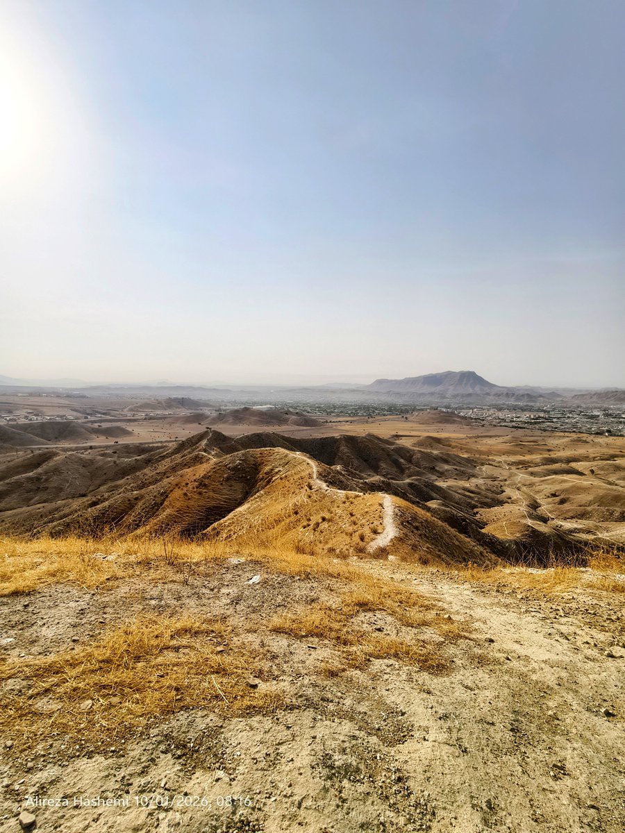 SA_Hashemin's tweet photo. کاش می‌شد توصیف کنم
اینجا بودن چقدر برام آرامش‌بخشه...

پ.ن: در عکس‌ها کانی ژیپس به دو شکل دیده می‌شه:
توده‌ای (سنگ گچ) و بلوری (سلنیت). https://t.co/pnofKKfLQu