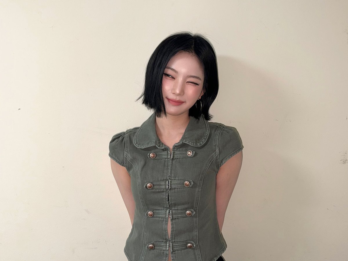 swithcafe's tweet photo. isamovingon instagram update 
#ISA #아이사 https://t.co/H1uDDtjhNV