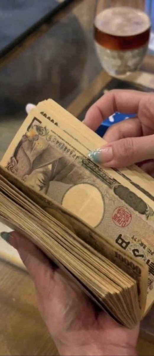 Takahashi4aqk's tweet photo. お兄さんは、どっちを選ぶ？

① 現金1000万円をもらう
or
② 1年間、完全に自由な休暇を過ごす https://t.co/Z20NfeTl8m