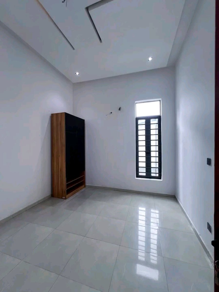 futurelandlords's tweet photo. FOR SALE: Stunning 5 Bedroom Fully Detached Duplex with Premium Finishing.

LOCATION: Lekki Palm City, Ajah.

PRICE: N260m

FEATURES:
- All Rooms En-suite 
- ⁠Spacious Rooms 
- ⁠Fully Equipped Kitchen
- ⁠Dining Area 
- ⁠Family Lounge 
- ⁠Visitor’s Toilet 
- ⁠Walk-in Closet https://t.co/QxsmW9mGbY