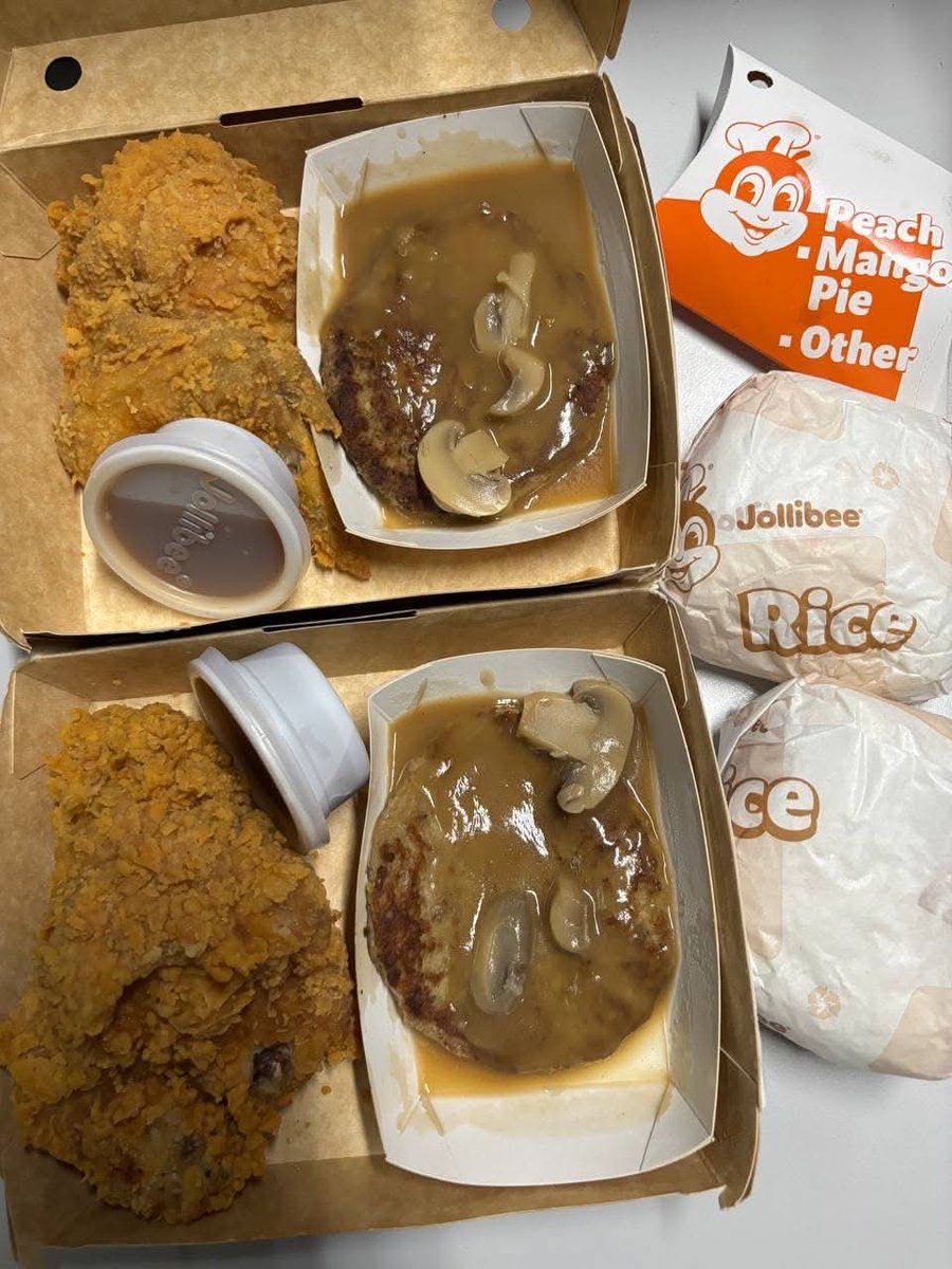 JuliusDaigan's tweet photo. Akala ko pang-discount lang ang GrabCoins, may free item voucher din pala! 😂 Mas sulit kasi compatible pa with a discounted order. Habol hanggang October 8! https://t.co/cH9OS6JgXy