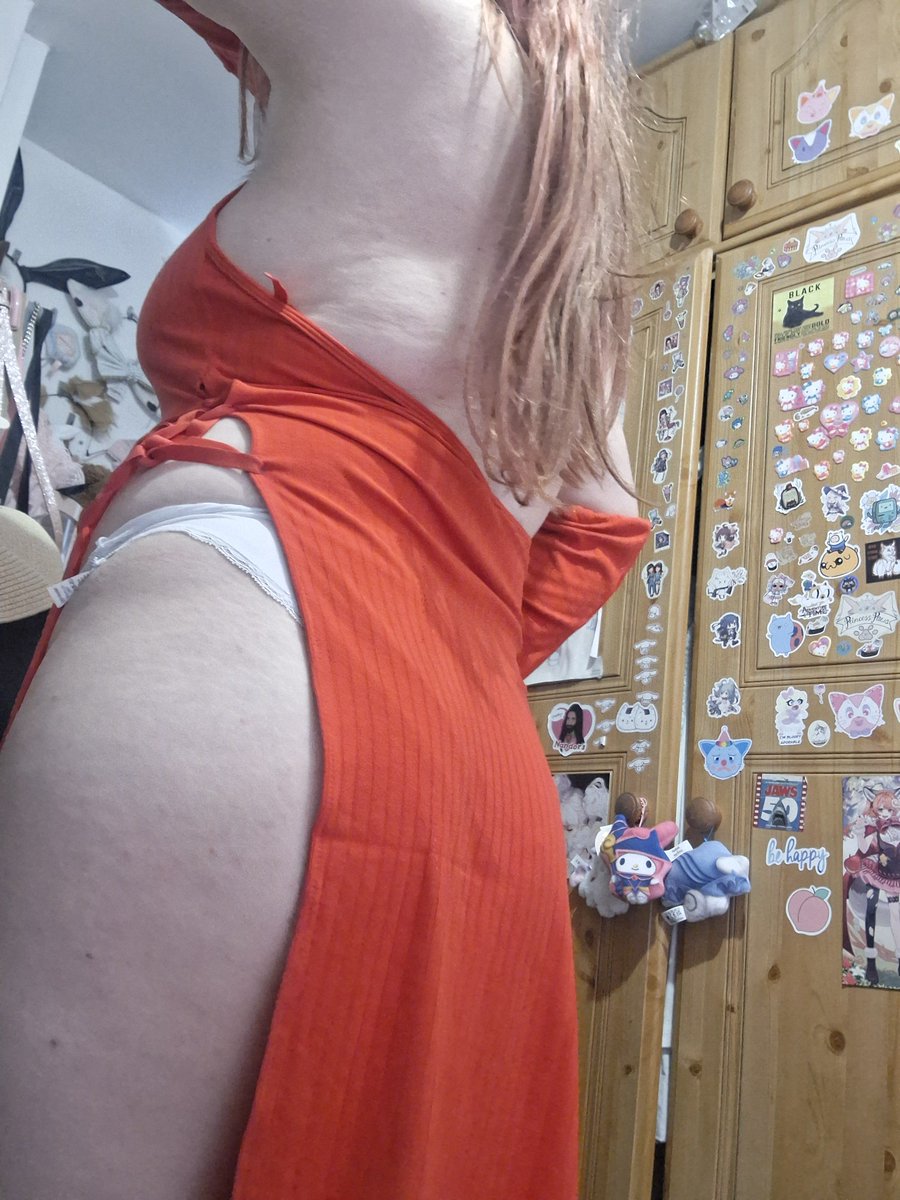 cherrycosplays_'s tweet photo. Borrowed this to try on 
Maybe I should get one for myself https://t.co/MJkAVevSkC