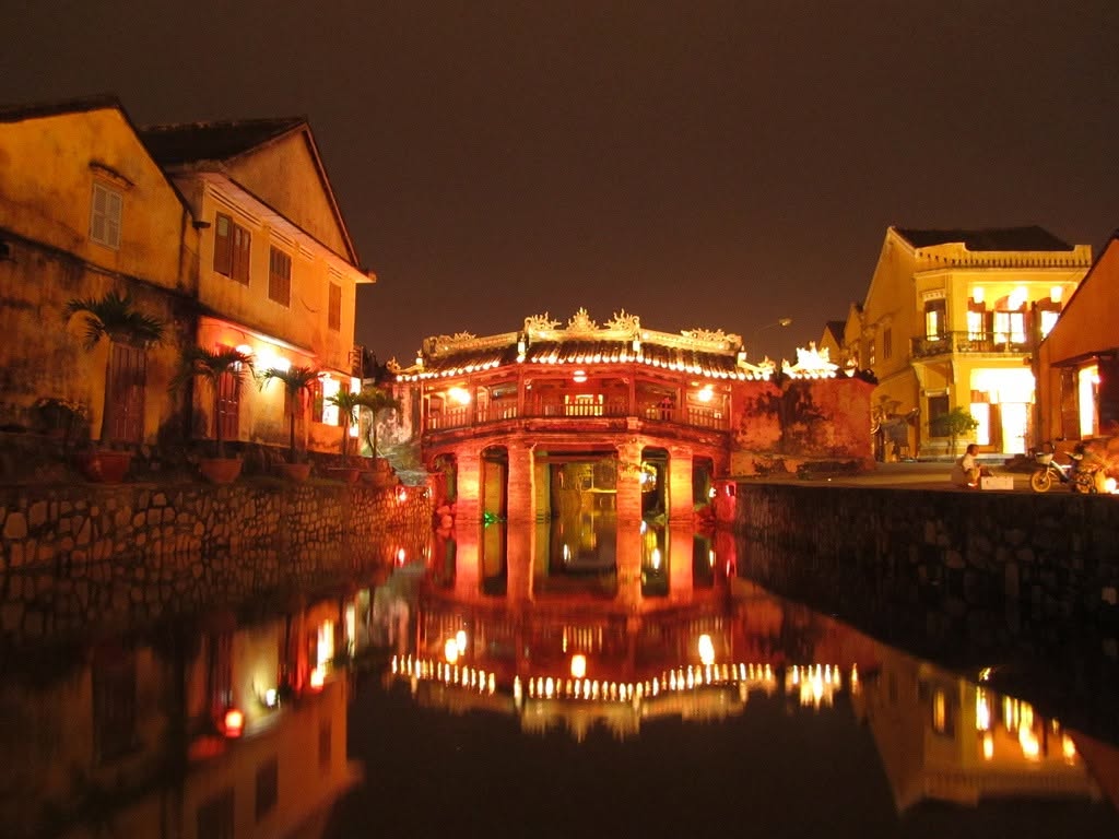 VietDreamland's tweet photo. 🏮 HOI AN AFTER SUNSET – WHEN THE ANCIENT TOWN GLOWS
There is a special moment in Hoi An when daylight slowly fades and the ancient town begins to glow.
---
Website: https://t.co/ualnICi5Jj
Email: info@vietdreamland.com
#VietDreamland #HoiAn https://t.co/vCB82Sl9fV