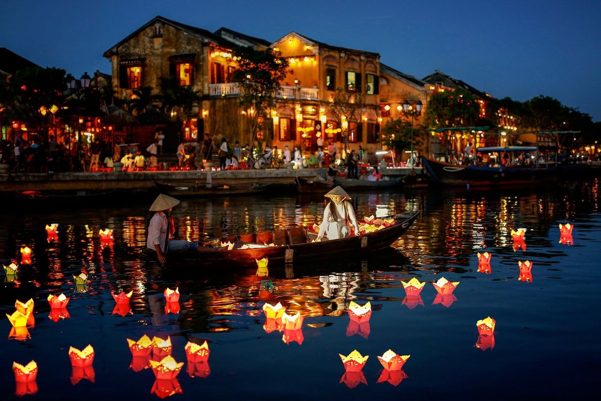 VietDreamland's tweet photo. 🏮 HOI AN AFTER SUNSET – WHEN THE ANCIENT TOWN GLOWS
There is a special moment in Hoi An when daylight slowly fades and the ancient town begins to glow.
---
Website: https://t.co/ualnICi5Jj
Email: info@vietdreamland.com
#VietDreamland #HoiAn https://t.co/vCB82Sl9fV