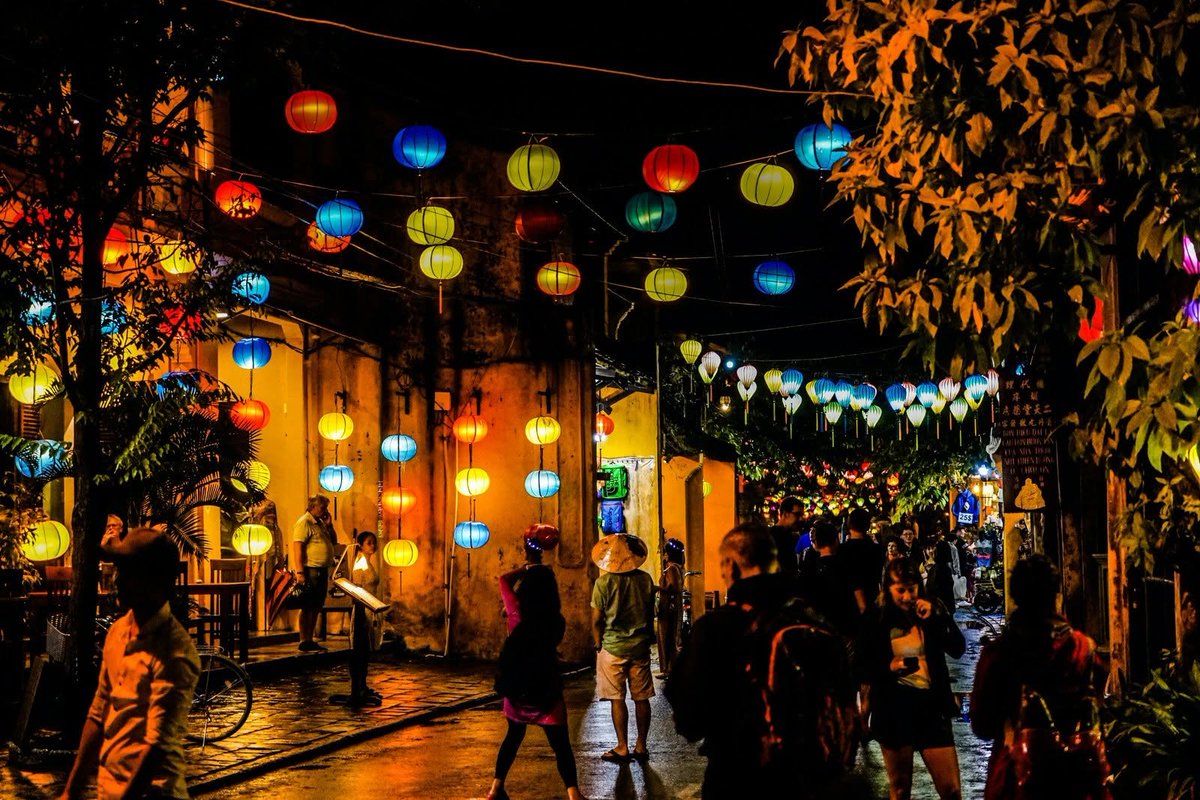 VietDreamland's tweet photo. 🏮 HOI AN AFTER SUNSET – WHEN THE ANCIENT TOWN GLOWS
There is a special moment in Hoi An when daylight slowly fades and the ancient town begins to glow.
---
Website: https://t.co/ualnICi5Jj
Email: info@vietdreamland.com
#VietDreamland #HoiAn https://t.co/vCB82Sl9fV