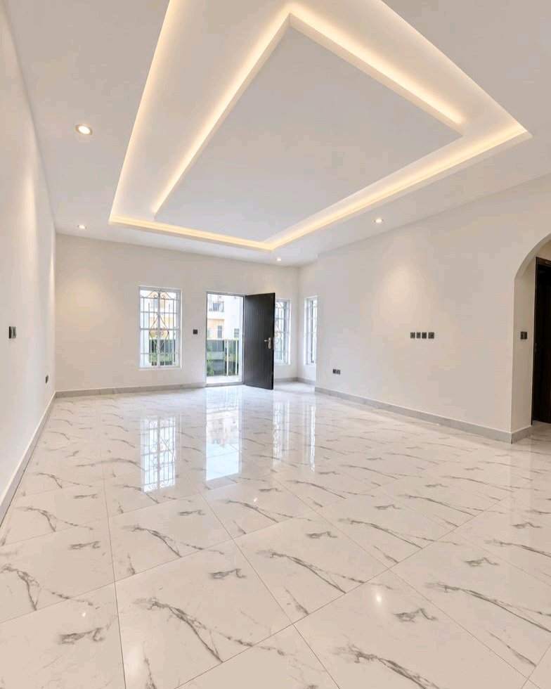 futurelandlords's tweet photo. for sale 

A Spacious 4 Bedroom Terrace Duplex + BQ | Utako

A spacious 4 bedroom terrace duplex in Utako, offering generous living spaces and practical features for comfortable modern living.

Features:
• 4 bedrooms
• Boys’ quarters
• Family lounge

📍 Utako, Abuja https://t.co/XvVQ6iYIe9