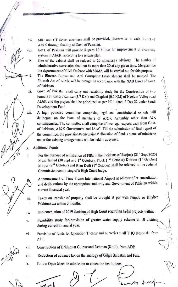 Kayani2026's tweet photo. ایکشن کمیٹی نے یہ کبھی نہیں کہا کہ 12 سیٹوں کو آئین میں ترمیم کرکے ختم کرنے کے علاوہ کسی دوسرے طریقہ یا ایڈمنسٹریٹو آرڈر کے ذریعے ختم کیا جائے ۔ 
بلکہ تحریری معاہدے میں یہ تہہ ہوا کہ آئینی ماہرین پر مشتمل ایک چھ کمیٹی تریم تیار کرے گی جس نے تہہ انہیں ختم کیا جائیگا۔
یہ اس وقت کی حکومت کی بدنیتی تھی جس نے اپنے معاہدے سے انحراف کرکے بدنیتی پر مبنی صدراتی پٹیشن پر سپریم کورٹ آزاد کشمیر سےوہی  رائے لی ۔جو پہلے سے تہہ ہو چکا تھا 

معاہدے کی سب کلاز xii پڑھیں پلیز👇