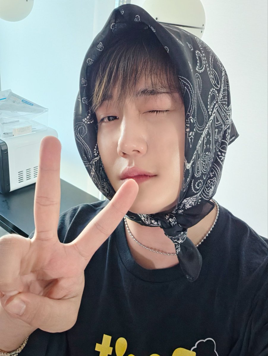 GoldenChild's tweet photo. [🎥] 🎙️ 웅장한 아이돌 EP.09 다시 모인 펜타곤, 10년의 우정과 의리 (출처 : 웅장한 아이돌 | YouTube)

▶ https://t.co/5BFT4lhd3Z

#GoldenChild #골든차일드 #GNCD
#이장준 #LEEJANGJUN https://t.co/05o2XuFb7R