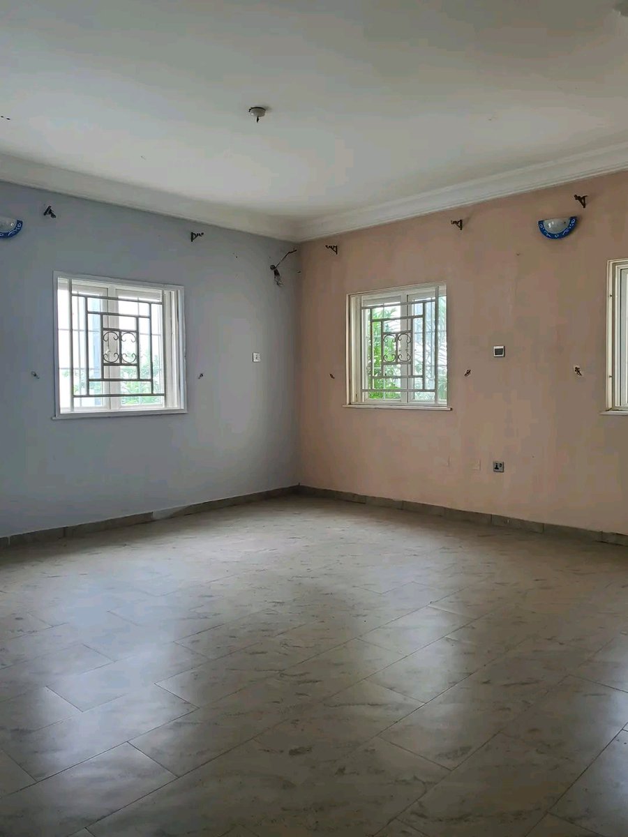 futurelandlords's tweet photo. 13-BEDROOM LUXURY DETACHED DUPLEX

A Grand Residence Designed for Luxury, Comfort &amp; Prestige

Location: Katampe Extension 

PROPERTY FEATURES

- 13 Bedrooms
- 2-Room Boys’ Quarters (BQ)
- Large Swimming Pool
- Fully Equipped Fitness Centre

LEASE TERMS

Annual Rent: ₦175m https://t.co/5glQeLxS1g