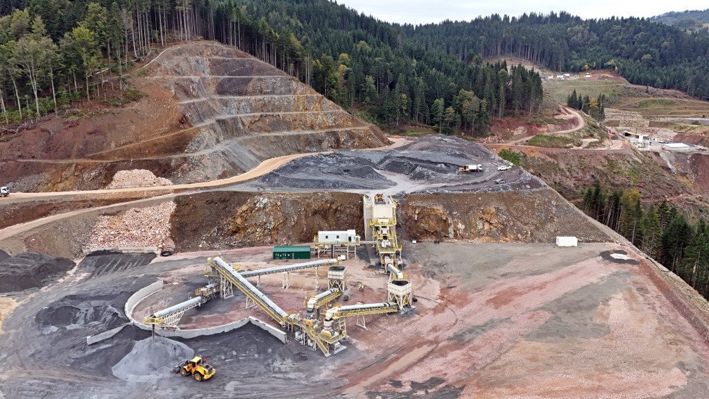 MiningWeeklyCA's tweet photo. DPM confirms Vareš operating as normal amid Constitutional Court review of land dispute https://t.co/GFN2geDOCf https://t.co/DmIV93hxay