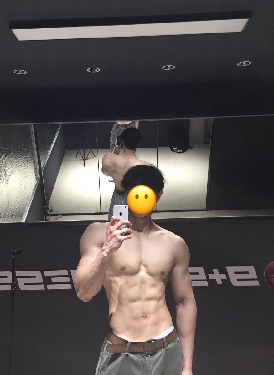 Planetreeflav's tweet photo. 当面骂我的可以欣赏我的腹肌 背后骂我的可以欣赏我的背 https://t.co/snYDIQ8ZAM