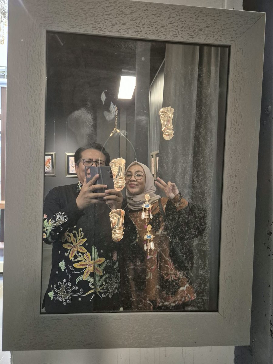 fadjroeL's tweet photo. Selamat #HARIBATIK Nasional ! Semoga simbol budaya ini semakin kokoh, sehingga Indonesia adalah Batik dabln Batik adalah Indonesia! ~ Dr. M. Fadjroel Rachman #DubesRIKazakhstanTajikistan #IniDiplomasi @Kemlu_RI @PEDOMAN_id #BungFADJROEL https://t.co/c94f3IC3JT