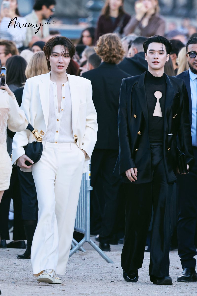MuuYip's tweet photo. 🦆🐰💫

KENG NAMPING IN PARIS FW27          

#SchiaparellixKENGNAMPING 
#Schiaparelli 
#KengHarit #nampingster https://t.co/hAjVzGH509