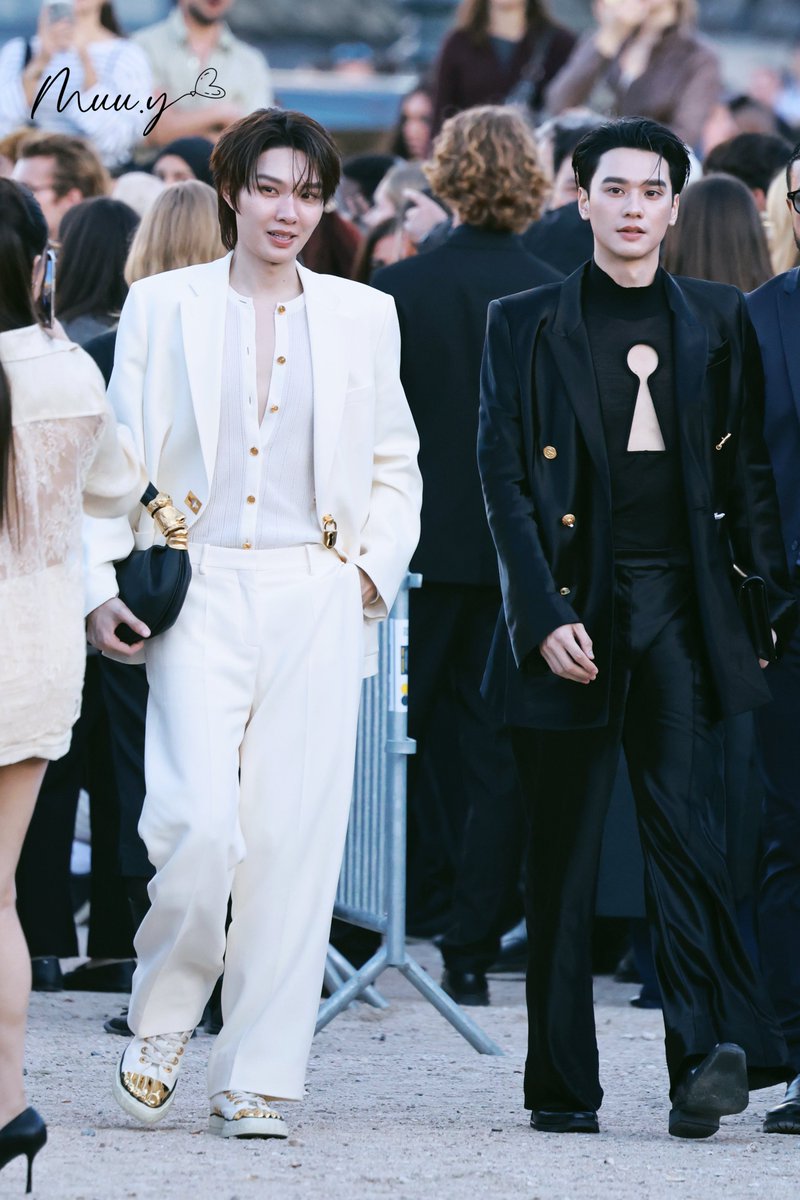 MuuYip's tweet photo. 🦆🐰💫

KENG NAMPING IN PARIS FW27          

#SchiaparellixKENGNAMPING 
#Schiaparelli 
#KengHarit #nampingster https://t.co/hAjVzGH509