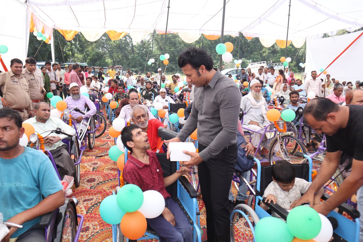 SaharanpurDm's tweet photo. #सेवा_संकल्प_अभियान के तहत सेवा मेरा योगदान कार्यक्रम में माननीय जनप्रतिनिधीकरण की उपस्थिति में कृत्रिम अंग एवं सहायक उपकरण योजनान्तर्गत पात्र दिव्यांगजनों को सहायक उपकरणों का वितरण किया गया 
@CMOfficeUP @UPGovt @ChiefSecyUP @InfoDeptUP https://t.co/Ezd2pt2UP2