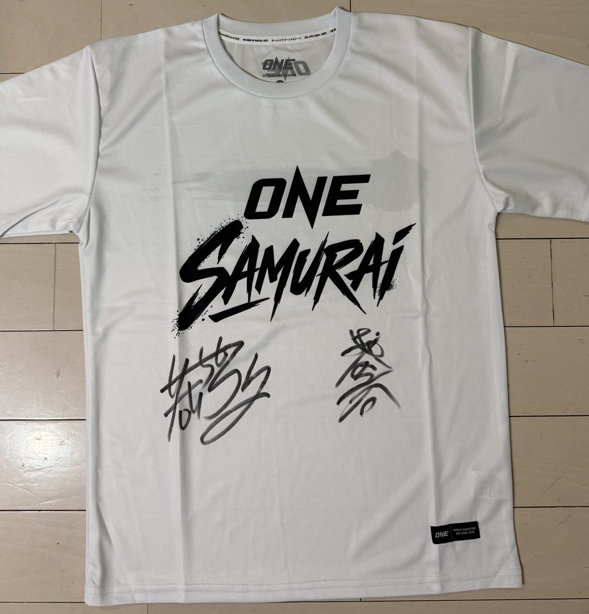 ragga712's tweet photo. 当選品が一気に届きました‼️😁
AJ・マッキー選手のサイン入りプレイマット、ONE SAMURAIの若松佑弥選手・吉成名高選手のサイン入りTシャツ✌️
嬉しすぎてたまりません😆
@fukufuku_toreka 様、@UNEXT_fight 様ありがとうございました😌
#AJ・マッキー #若松佑弥 #吉成名高 #RIZIN #onesamurai3 https://t.co/5nZHfp4OLA