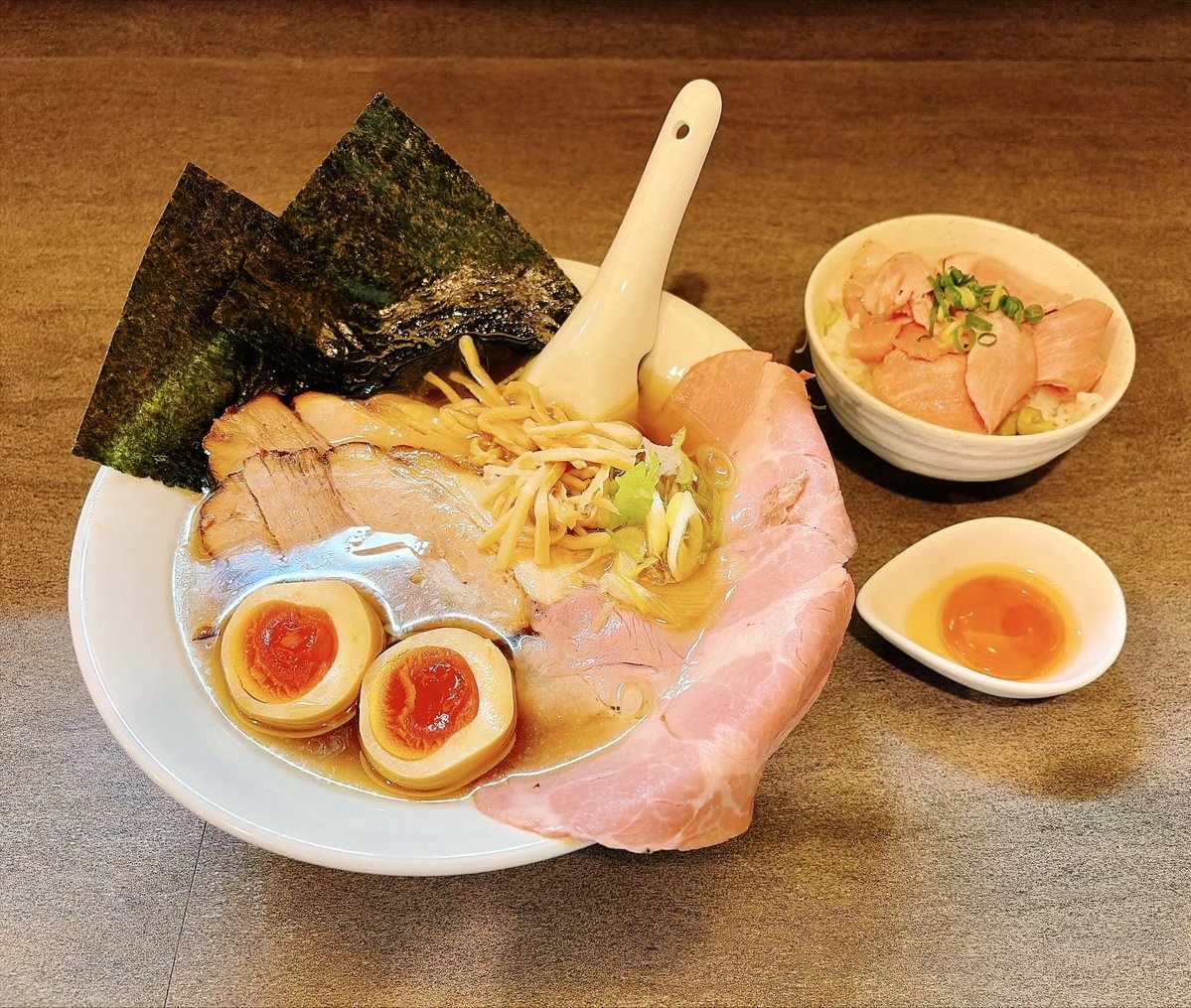 Shibu_MugeN's tweet photo. 今日もラーメン🍜 https://t.co/hfPJ6eMOgU