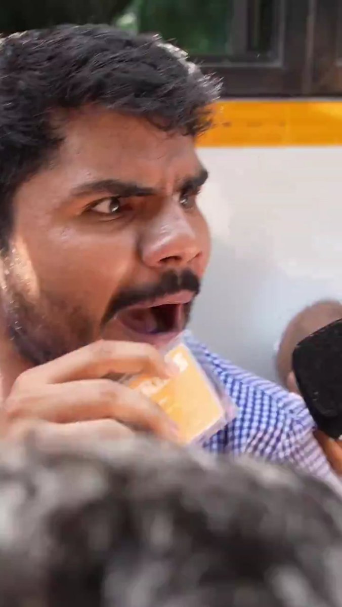 Polytikles's tweet photo. "I have the Press Card, I hv the PRESS CARD.." shouted a Journalist on Dal-li Polis.

Still, he was fiercely detained.

Who is he ?

Meet HARSH YADAV, known for his Unbiased & Ground Breaking Journalism, who went to Cover Jantar Mantar Protest where thousands of Activists, Students, Politicians, Journalists have gathered against alleged Vote Theft & are Demanding the Resignation of CEC Gyanesh Kumar.

While Harsh was Reporting, Police detained him, he kept shouting that he had a PRESS CARD, but was forcibly detained by DP.

Why is Reporting not allowed from Jantar Mantar?

Why is Delhi Police against the Journalists?