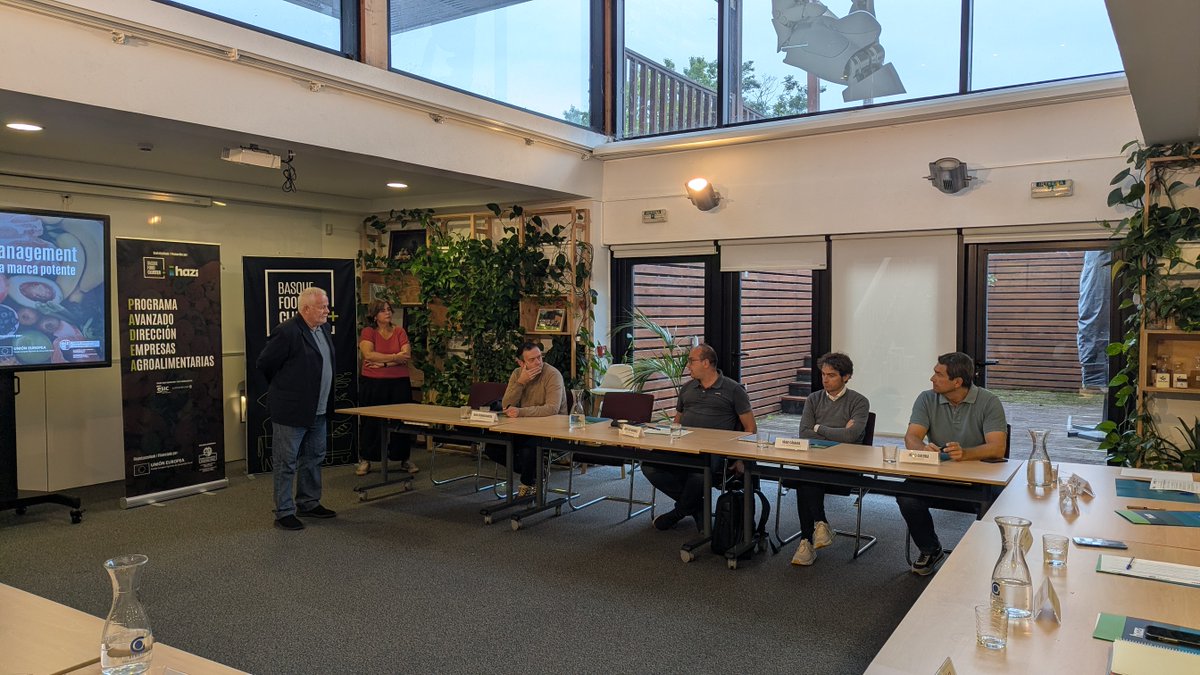 BasqueFoodClust's tweet photo. 🎓 Arranca la 4.ª edición de #PADEA, el Programa Avanzado en Dirección de Empresas Alimentarias.

Liderazgo, gestión y visión estratégica para profesionales del sector.

Impulsado por @Gob_eus   y @hazifundazioa , con Basque Food Cluster, @Camarabilbao y @ESIC_University 🚀 https://t.co/mQPECqURUB