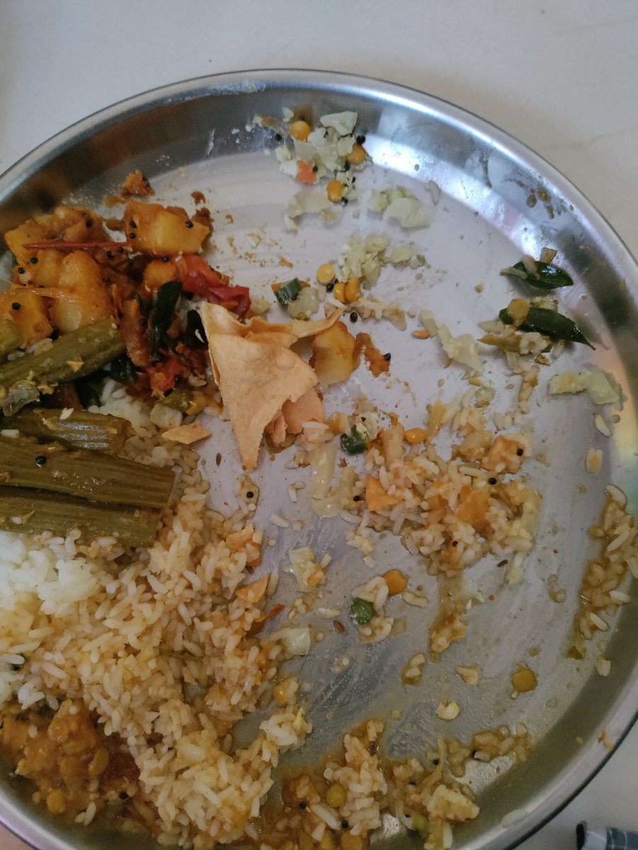 Vaishtamil's tweet photo. Vegitarian போட்டுட்டாங்க friends 😱😱😱😭😭 https://t.co/s51g4FqsRp