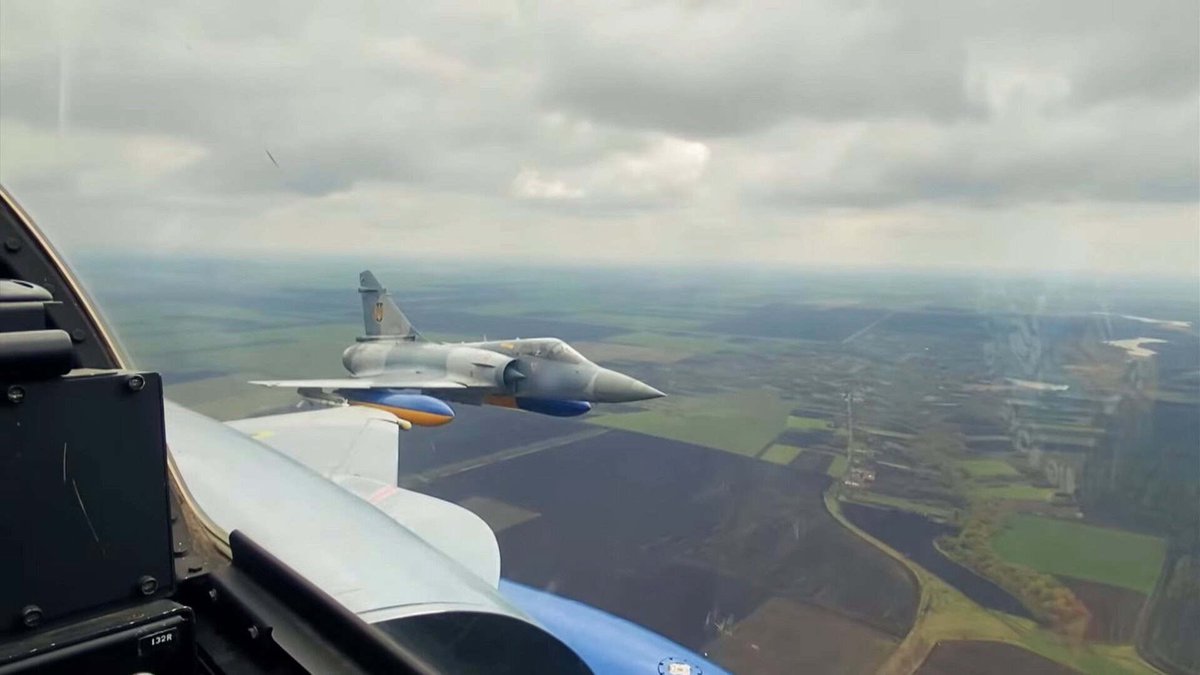 front_ukrainian's tweet photo. ❗️A former French Mirage 2000-5F fighter jet in service with the Ukrainian Air Force has, for the first time in history, shot down a Russian small-sized cruise missile S8000 “Banderol” using an aircraft cannon.

The aircraft’s primary gun armament consists of two 30 mm DEFA 554 automatic cannons built into the fuselage.