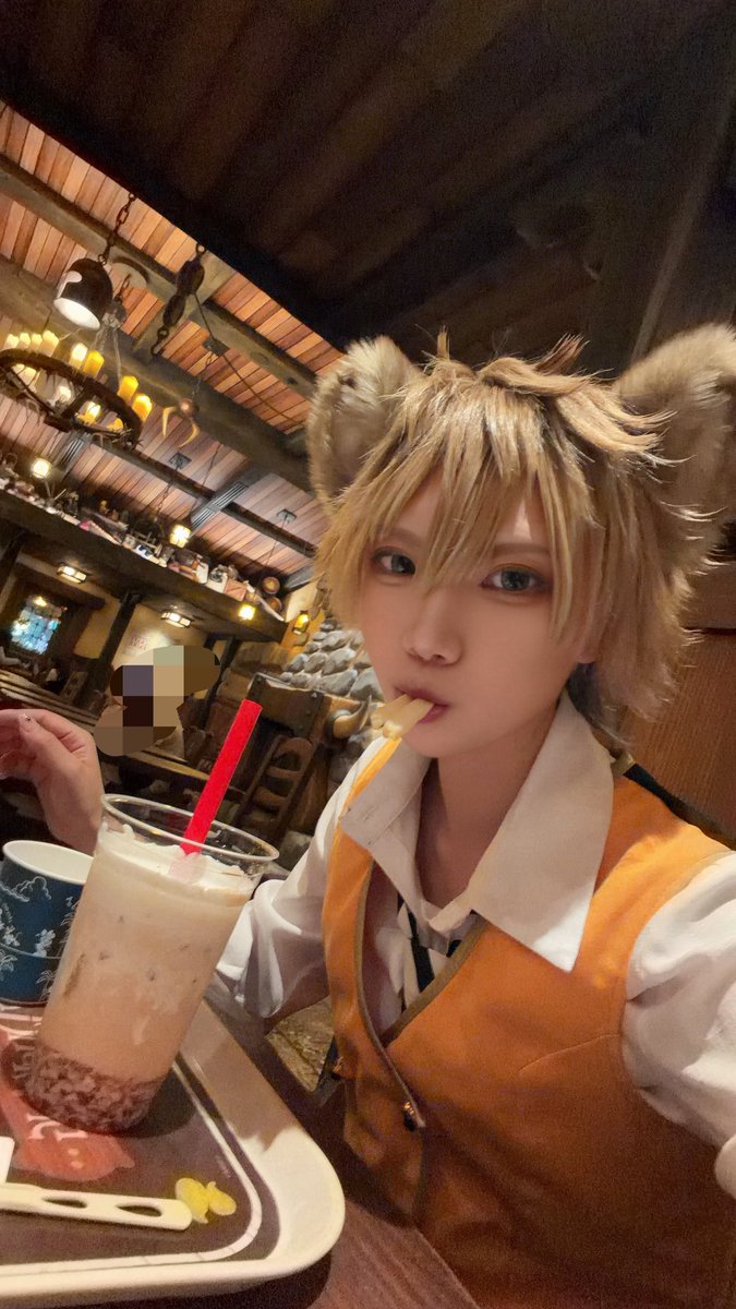 Mumumuuu_618's tweet photo. 制服やっぱり修学旅行感あって好きなんだよな〜🍩

#Dハロ仮装
#Dハロ仮装2026
#Dハロツイステ https://t.co/0oP1HzEu8J