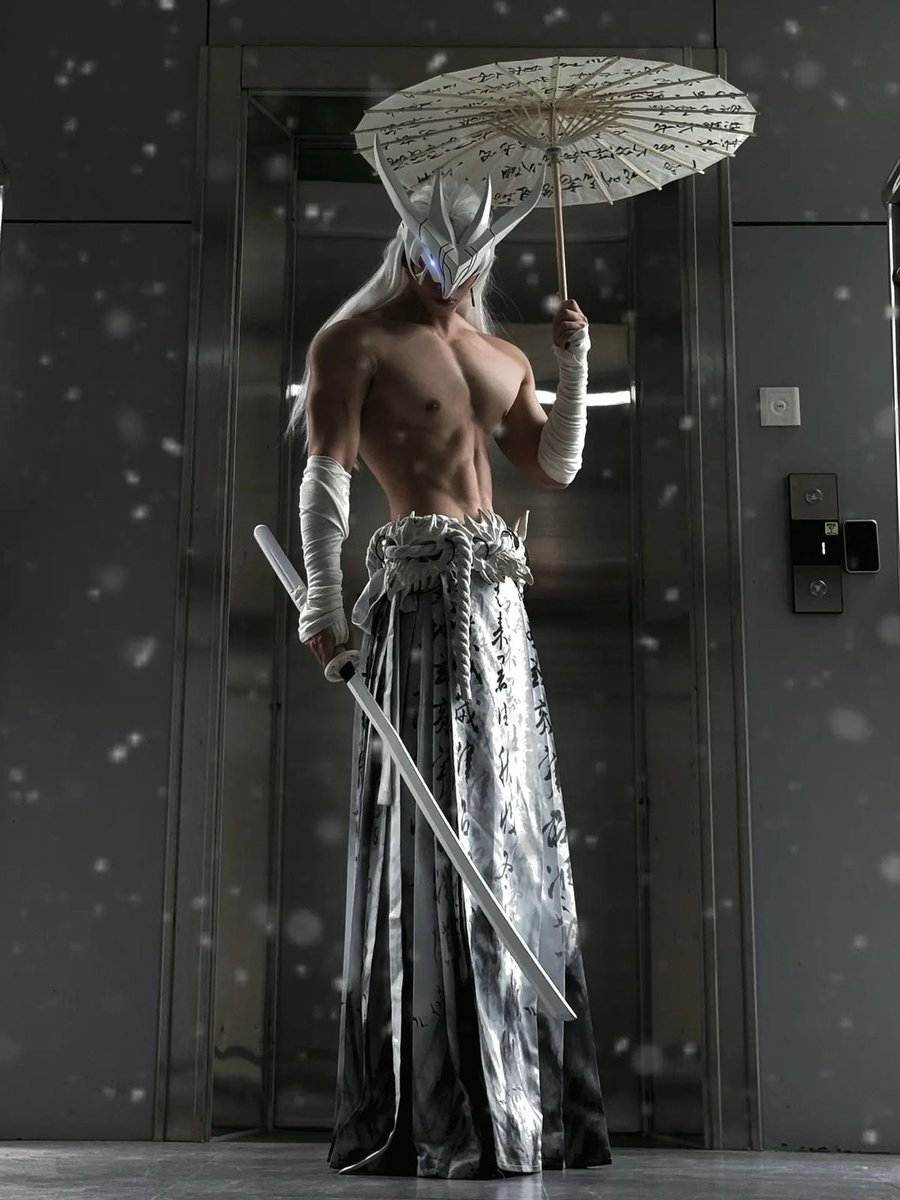 gothicornate_'s tweet photo. white samurai-inspired fantasy look https://t.co/xr00xuYjP8