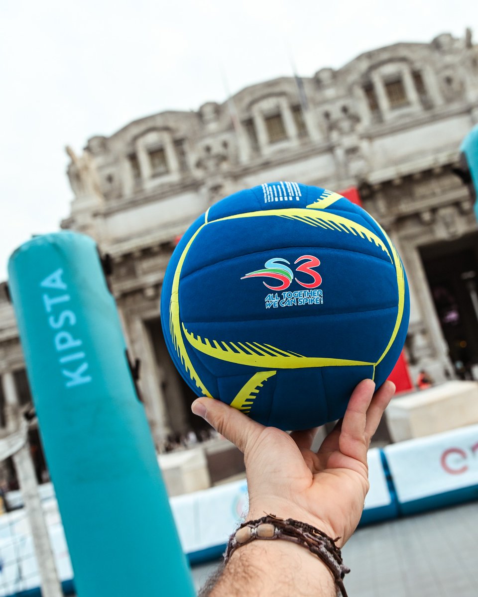 Federvolley's tweet photo. Buongiorno da #Milano con il #VolleyS3 !
Oggi in Piazza Duca d'Aosta migliaia di bambini si divertiranno con il tour della schiacciata!
Vi aspettiamo ! https://t.co/U236k4kEvu