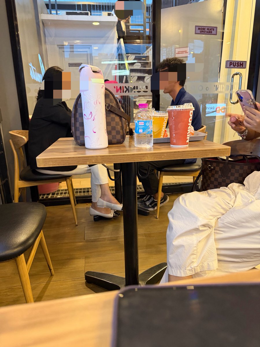 nabunturanguy's tweet photo. I’m stuck at Dunkin. 
Malakas ang ulan sa labas. 
Malakas din ang Ingglesan sa kabilang table.  Interview daw ito ng applicants for call center jobs.  The BPO company paid this Dunkin branch ₱3K, consumable, as a venue for the interviews.  
Dumudugo na tenga ko sa karirinig ng Ingglisan.  Tama naman ang grammar ni madam interviewer. But the applicants? I pity them.  It’s a torture to listen to them.