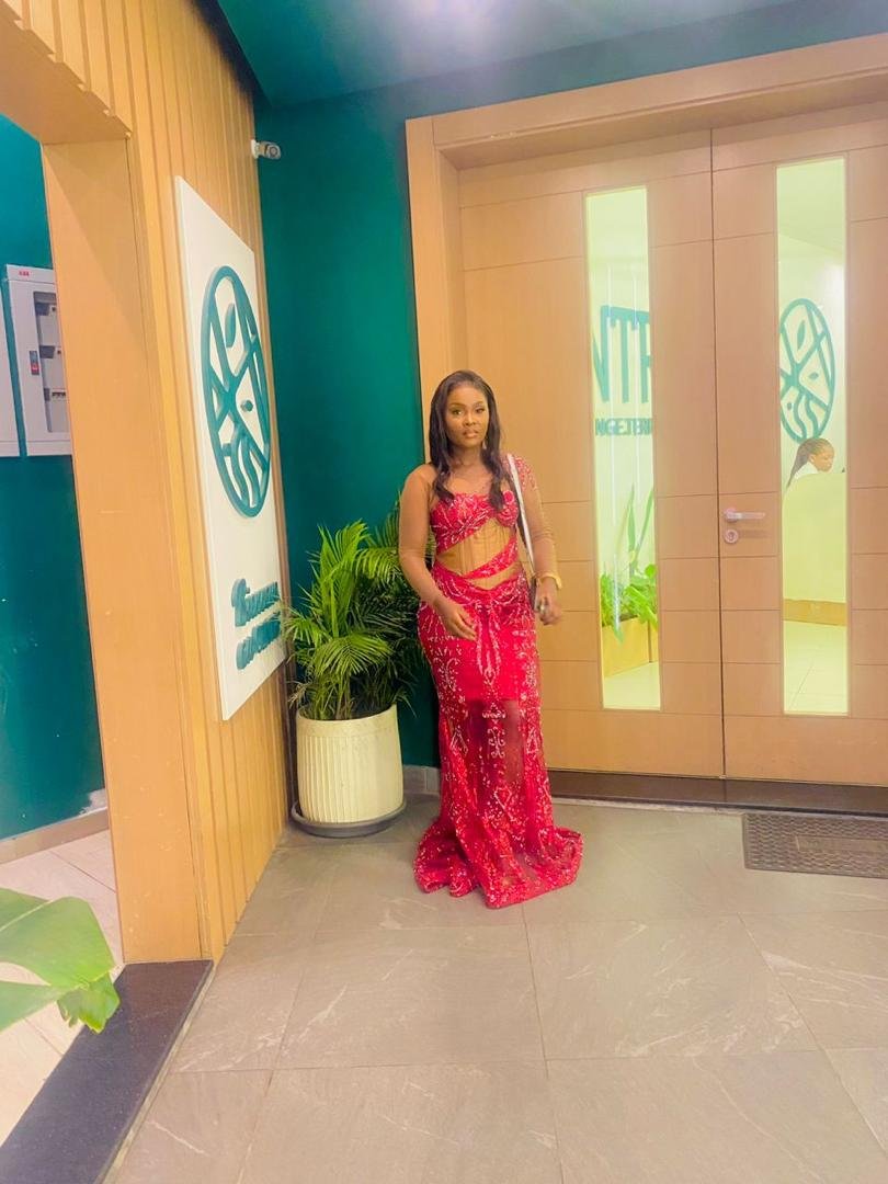 EmiModeCouture's tweet photo. Rayonner de l'intérieur comme à l'extérieur. 🌸✨
#EmiModeCouture #CoutureSurMesure #EleganceFeminine #ModeAfricaine #RobeDeSoiree https://t.co/AcKPNmEXGz