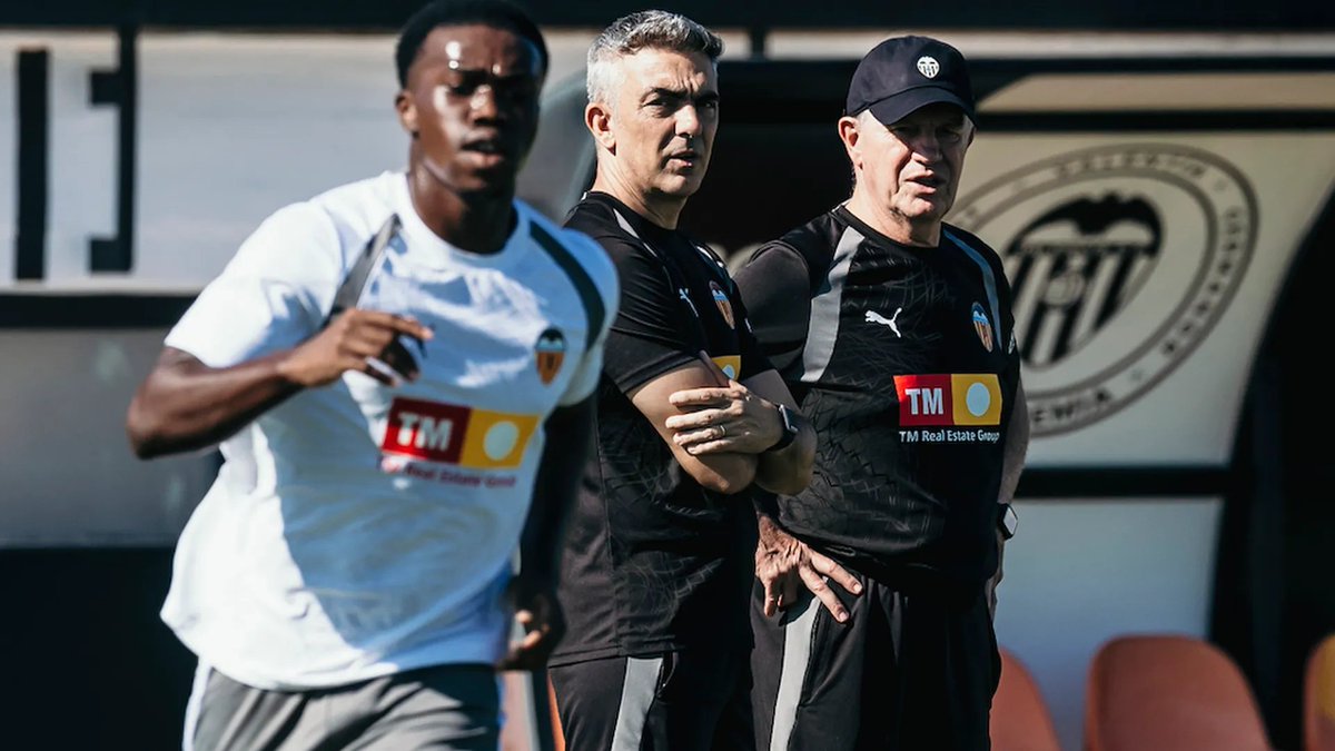 sanchis14's tweet photo. Un detalle sobre Darío Navarro, sobre quien informamos ayer que Braulio Vázquez ha repescado.

⚽️Regresa al VCF pero como ANALISTA. Pese a haber fichado en julio para ser especialista en BALÓN PARADO, su labor ahora será de analista.

ℹ️Pol Lorente y Toni Amor, que llegaron con Javier Aguirre, llevarán el balón parado (y Darío podrá ayudar si así consideran, claro).