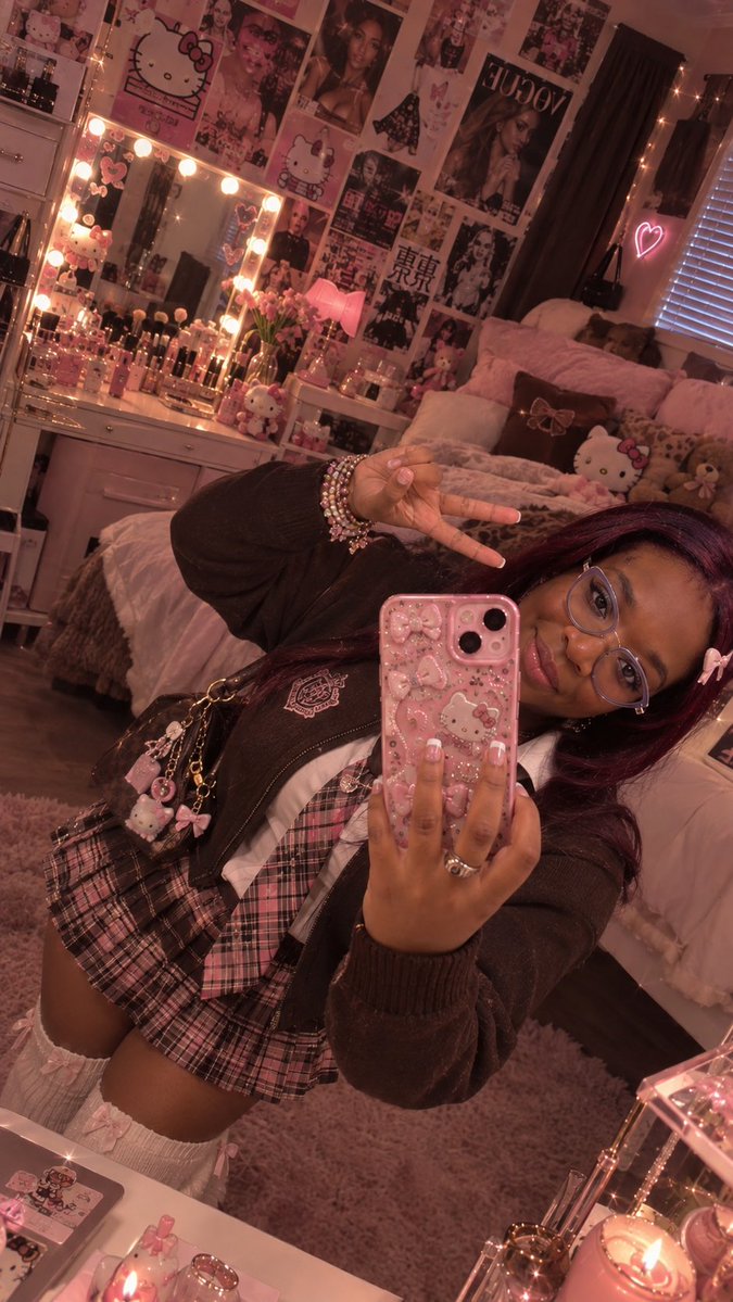 MacchiBby's tweet photo. 🎀 GOOD MORNING, BEAUTIFUL 🎀

💕 Waking up cute, confident, and completely in your own lane.
✨ Pink energy, pretty details, glossy vibes, and a little sparkle to start the day.
🤎 Espresso brown + 💛 honey-gold touches keeping it effortlessly stylish.

Good morning, loves. https://t.co/4fE54jJL8H