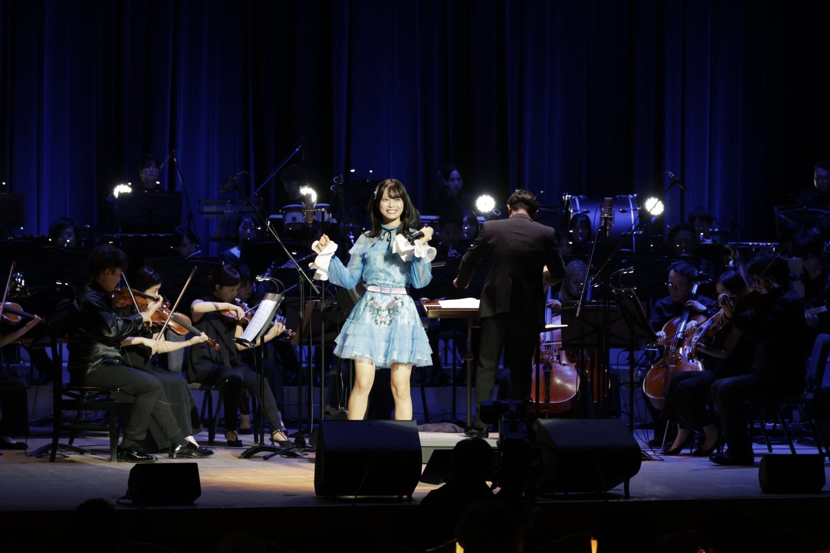 showa_symphonic's tweet photo. ☀️🌊 #渚のバルコニー

#新井彩永さん（#AKB48）が歌う
太陽のような笑顔と🎤✨
爽やかな歌声がとても印象的なステージ！

オーケストラの音色とともに、
夏の景色が浮かんでくるようなひとときを🌻
動画でお楽しみください🎥

#昭和シンフォニック歌謡祭

動画はこちら😊⇩
https://t.co/cJ7YOBLXl5 https://t.co/8e9ohphAuD
