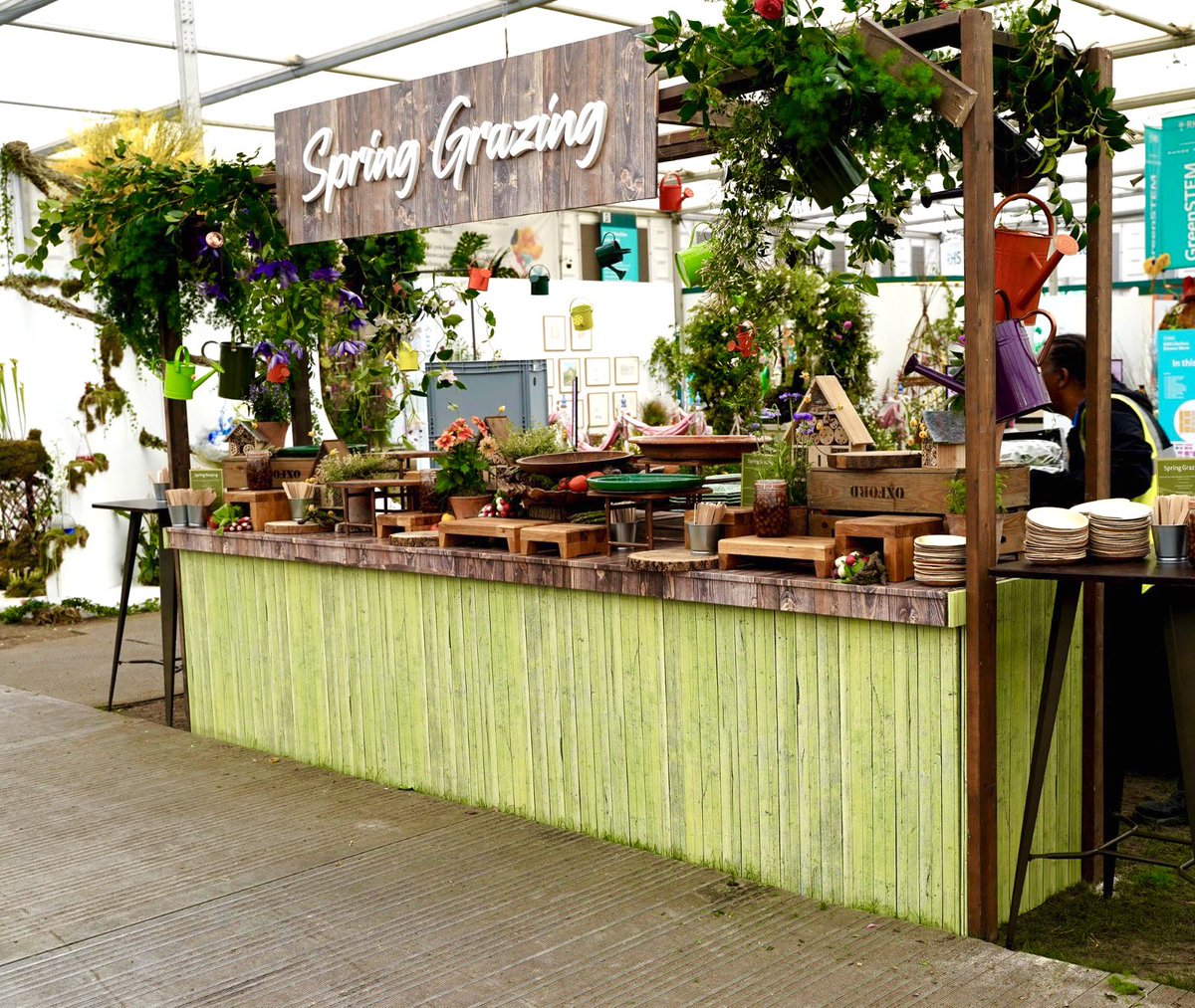 RhinoMobileBar's tweet photo. 🌸🌼🌺Chelsea Flower Show 2026🌺🌼🌸

We were proud to supply premium mobile bars and bespoke buffet units, specially designed and crafted for this exceptional event!

👉🏻Visit our IG @rhinobarhire for more! 📸

https://t.co/gZyBx4CE7w https://t.co/pbnT1Ezsdy