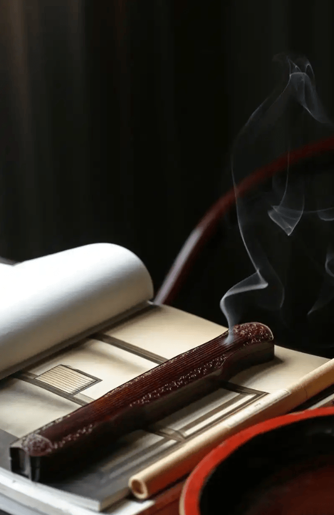 aliso_ray_9_bcc's tweet photo. When I read the old texts, I feel the moxibustion warmth wrap my heart as if the long, faraway time is right beside me. https://t.co/85dAlNt9LM