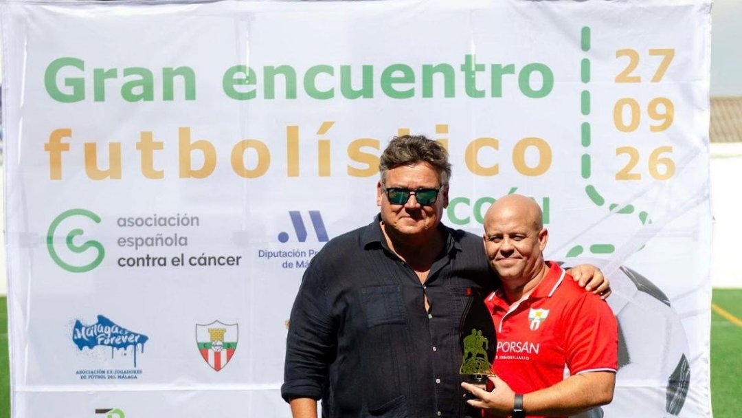 aytoalozaina's tweet photo. 📢⚽ Así vivimos el Gran encuentro fútbolístico en Coín 🏆
📸 Os compartimos algunas imágenes del pasado domingo 27 de septiembre. El Alozaina Balazo Veteranos se volcó con la Asociación Española Contra el Cáncer en un cartel de lujo 🎗️🏃‍♂️.
¡Día de fútbol y solidaridad!
#Alozaina https://t.co/5TWVNqCpbQ