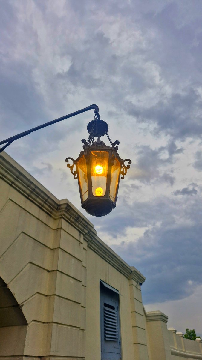 itskhuwana's tweet photo. Lentera Museum Vredeburg

Bukan hanya untuk menerangi tempat yang gelap, namun juga menjadi penunjuk bagi mereka yang hilang https://t.co/QXKJrw4qQs