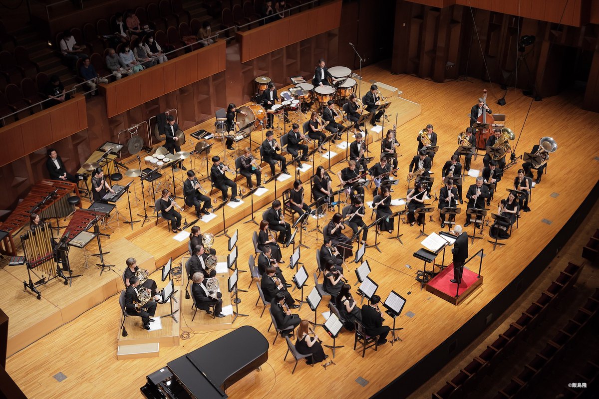 OsakaShion's tweet photo. 【公演情報✍️】

＼\ ✨🎊開催決定🎊✨ /／

🪐宮川彬良×Osaka Shion Wind Orchestra💫
🎼「宇宙戦艦ヤマト」コンサート 呉公演🍁

戦艦「大和」が建造された街・広島県呉市で、「宇宙戦艦ヤマト」の音楽が響きます🥹✨
今年4月に開催し、大盛況となった宮川彬良×Osaka Shion Wind Orchestra「宇宙戦艦ヤマト」コンサートが、呉信用金庫ホールで開催決定👏
音楽監督・宮川彬良を指揮に迎え、多彩なゲストとともに「宇宙戦艦ヤマト」の壮大な音楽世界をお届けします🎺🎶

先行発売日
🎖️プレミアム応援団：2026年10月16日(金) 10:00〜
🏅レギュラー応援団：2026年10月23日(金) 10:00〜

一般発売日
2026年10月30日(金) 10:00〜

この熱い公演をお見逃しなく👀🔥
皆さまのご来場を心よりお待ちしております‼️

✅宮川彬良×Osaka Shion Wind Orchestra「宇宙戦艦ヤマト」コンサート 呉公演🦪
日時：2027年2月14日(日) 16:00開場／17:00開演
指揮：宮川彬良（音楽監督）
ピアノ：宮川知子
会場：呉信用金庫ホール（呉市文化ホール）

👇プログラムなどの詳細はこちら👇
https://t.co/9t9VsK34DC

#オオサカシオン
#吹奏楽
#宇宙戦艦ヤマト