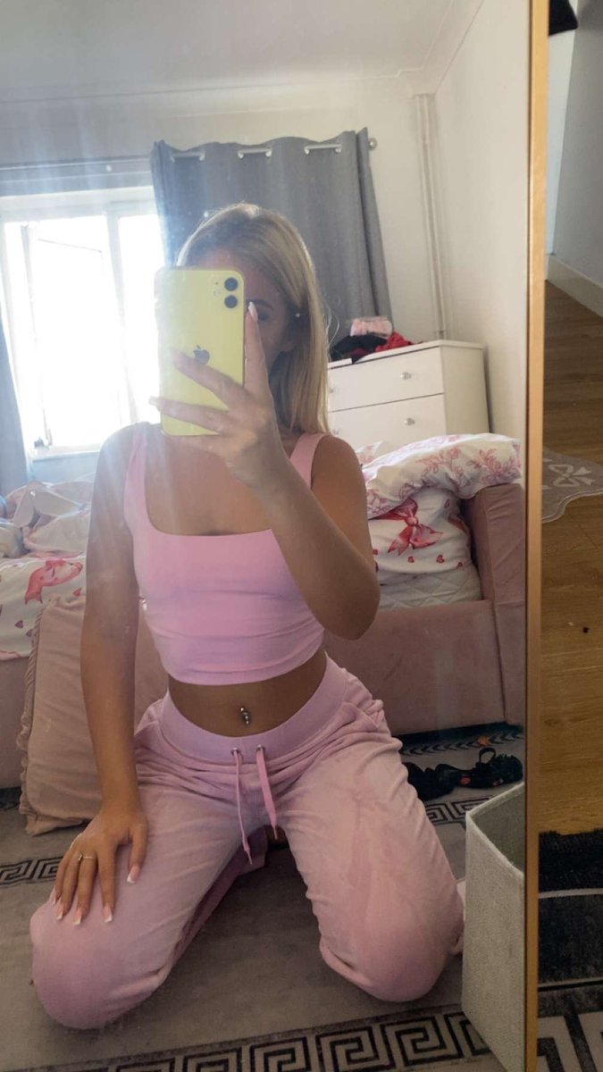 Lilsleaked's tweet photo. pink to make the boys … 😝💕 https://t.co/7quRiWVgDB