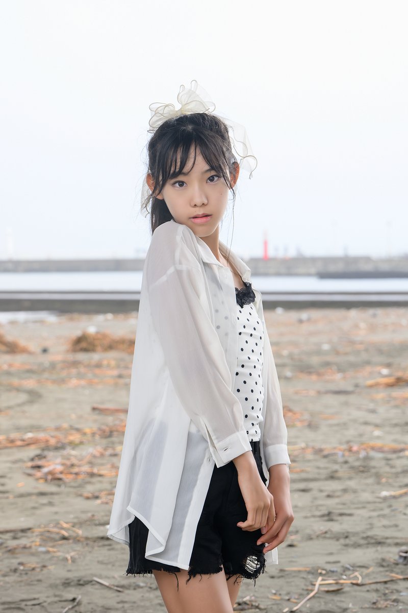 microtamabase's tweet photo. Yuiさん(@Yui_qutegirl_1)
モニベル撮影会
2026-09-23
江の島エリア撮影会
その10
海は静かだから青いのではなく
遠い空の涙を映しているから青いのか
冷たい風が頬をかすめるたび
その深さにひとつずつ 心が追いついていく
#Yui
#LexarioR
#モニベル撮影会
#かわYui https://t.co/XG58POB5qP