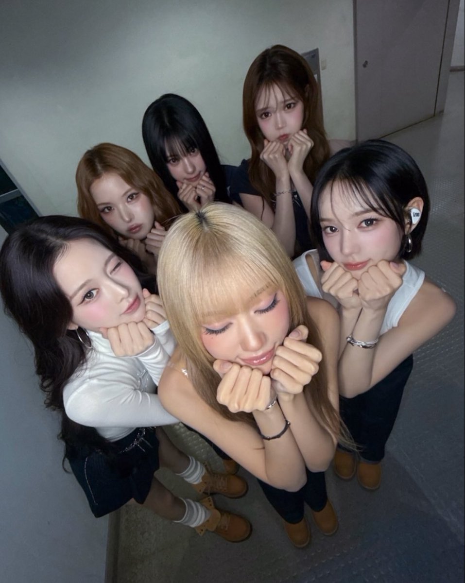 fakeiwal0's tweet photo. 아 졸귀력 미쳣나 https://t.co/ZKHbxJEM0v