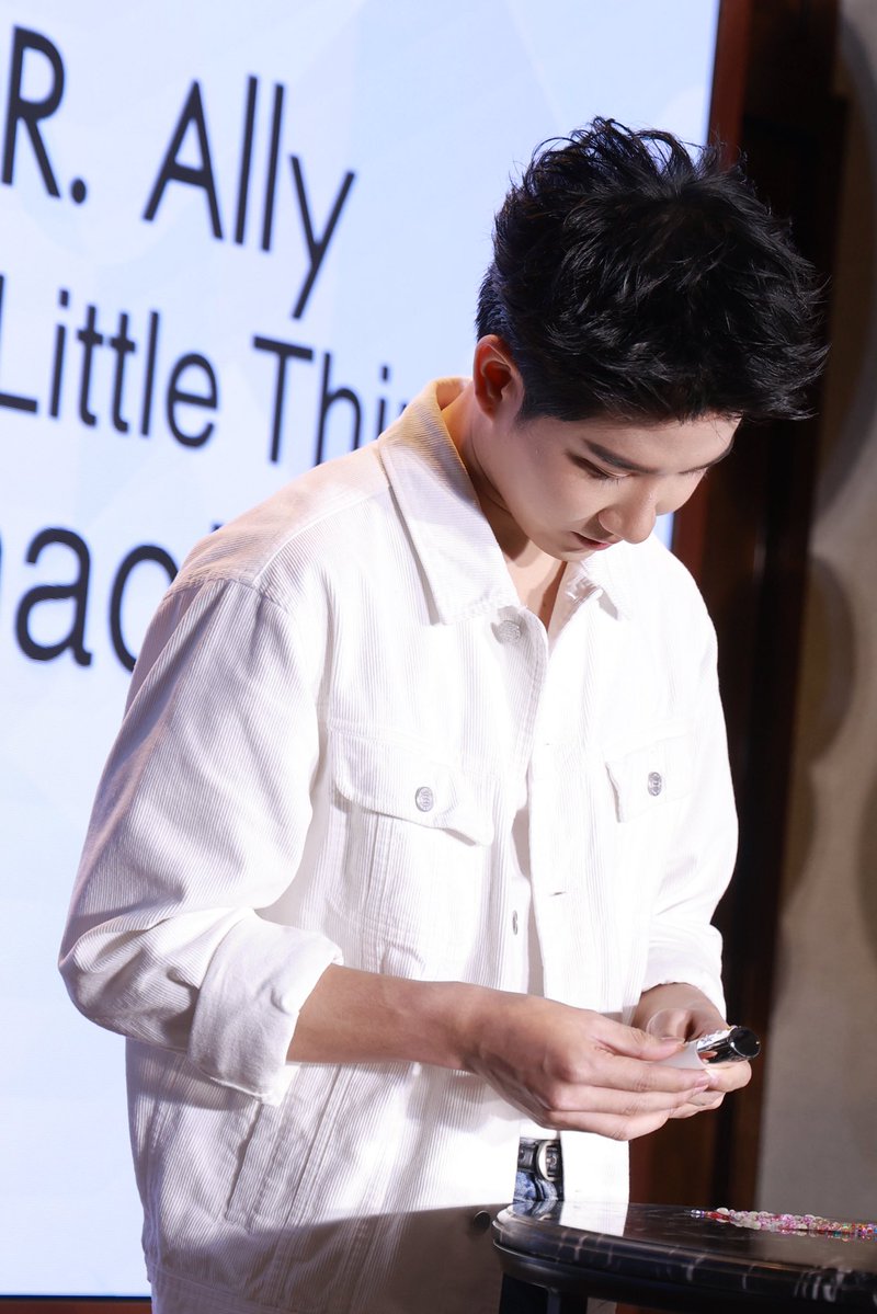 DrAllyBrand's tweet photo. ภาพบรรยากาศงาน https://t.co/yqXttvpoN4 Pretty Little Things With Khaotung 💕

🗓️ 27.09.2026

https://t.co/gQcJN2OI9l

Pretty Little Things With Khaotung 
#DrAllyXKhaotung 
#khaotung https://t.co/gXZHXx1E8k