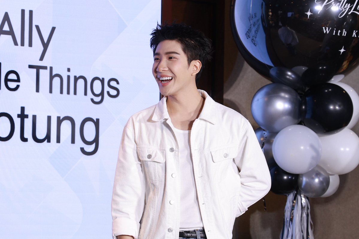 DrAllyBrand's tweet photo. ภาพบรรยากาศงาน https://t.co/yqXttvpoN4 Pretty Little Things With Khaotung 💕

🗓️ 27.09.2026

https://t.co/gQcJN2OI9l

Pretty Little Things With Khaotung 
#DrAllyXKhaotung 
#khaotung https://t.co/gXZHXx1E8k