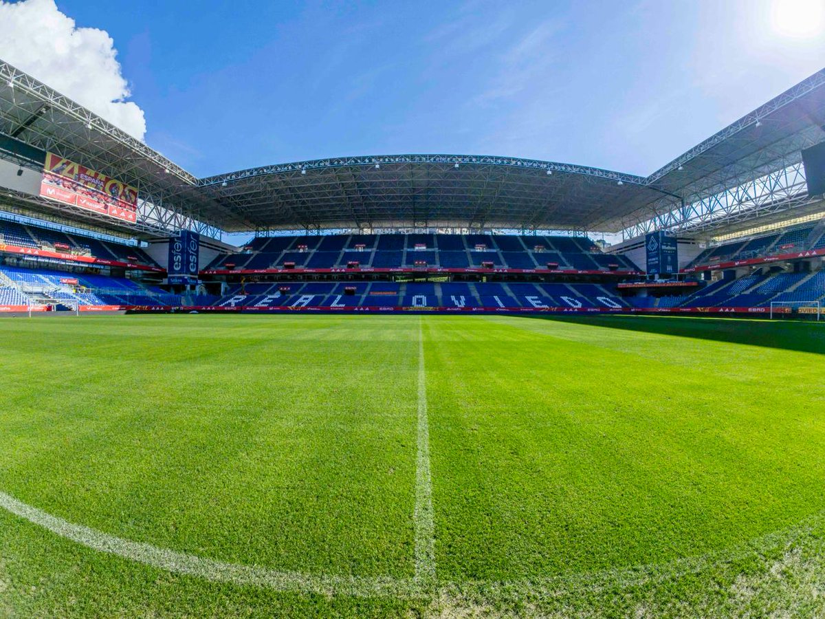 RealOviedo's tweet photo. 🏟️ Nuestro Carlos Tartiere ya luce los colores de la 🇪🇸
👍🏻 Todo listo para el partidazo de mañana ante la República Checa ⚽

@SEFutbol 
#RealOviedo 🔵⚪ https://t.co/6wZ7qlarbN