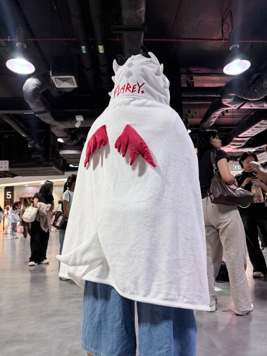 ayalnuk1's tweet photo. แล้วฉันชอบ Flarey  นางมีทั้งหางทั้งปีก https://t.co/ltkBhEoj2S
