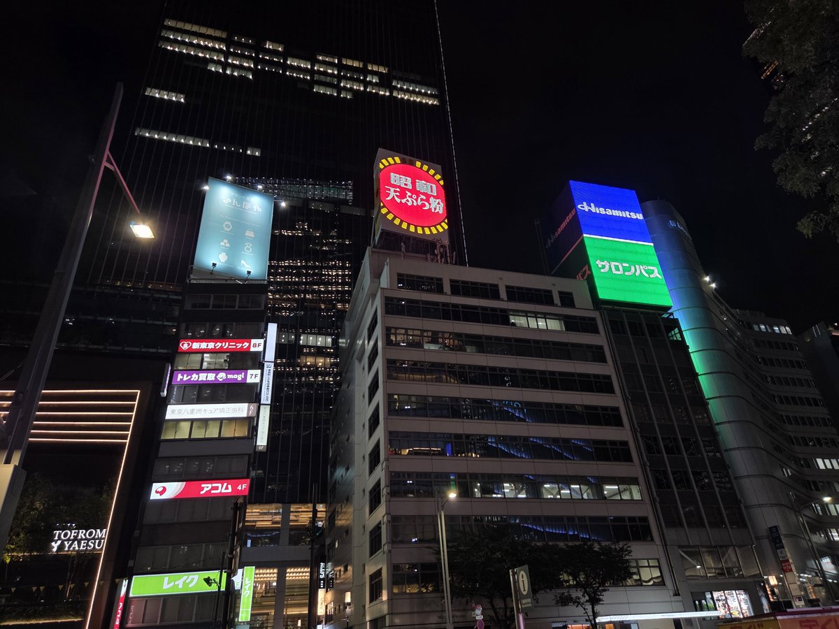 daruo1013's tweet photo. 虹ヶ咲学園(ビッグサイト)～東京駅までの都営バスで約40分爆睡。
どうでもいいけど東京駅八重洲側のこの平成初期感漂うネオン看板が好き https://t.co/MygRIAJLMN