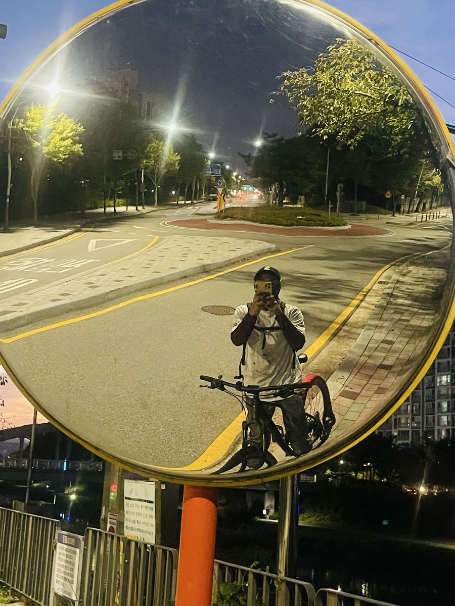 DreamSolCoin's tweet photo. No shortcut. No free ride. Just me, my bike, and a dream 🚲🌙

Others rush to get rich. I ride to build something that lasts.

Tired legs don't matter -what matters is never stopping.

$DREAM -Built one pedal at a time 💙🧱

🔗 https://t.co/OOK13my9C7:
https://t.co/MVpnc8kang

💬 Telegram:
https://t.co/94MR4ohN2y

CA: JATcsvHXRYFRhdHuVj6FBh4hcBed5jiGo6Z4rAVpump

#DreamCoin #DREAM #Solana #BuiltDifferent"