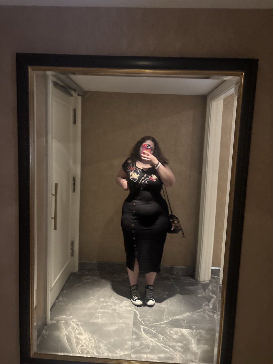 TinyThunderxd's tweet photo. Who said I can’t wear my converse with my dressss https://t.co/YM5Logwl9O