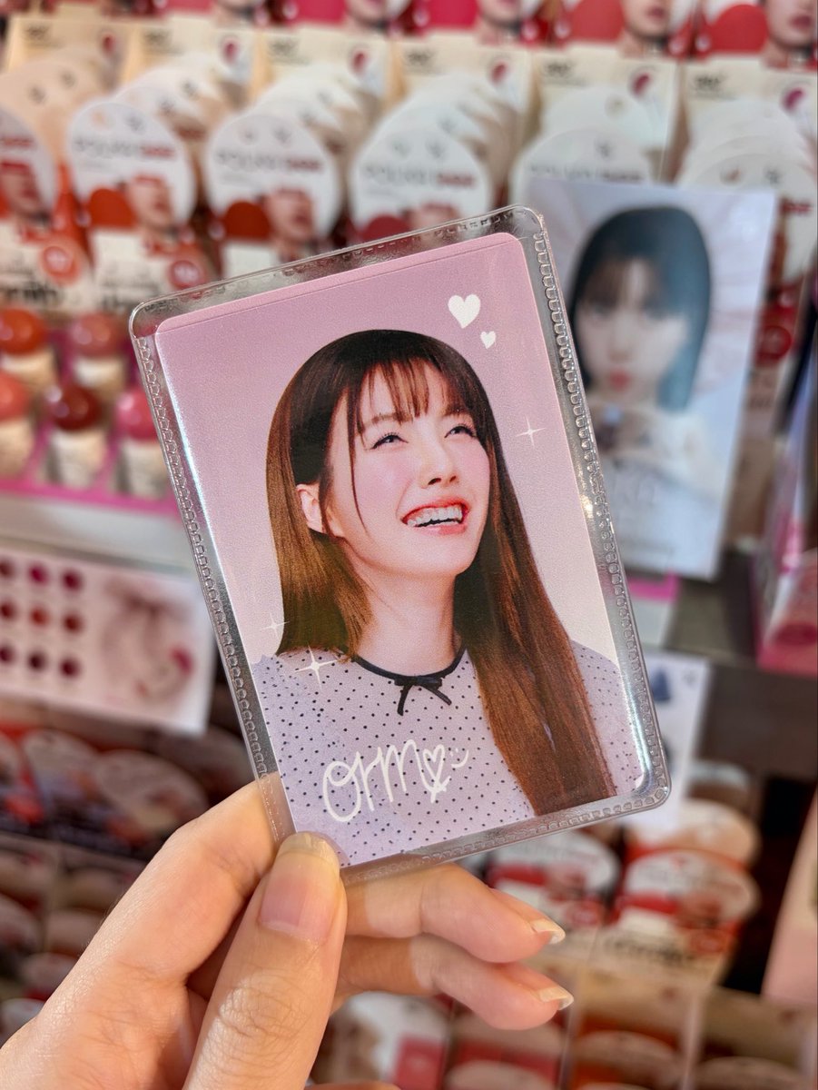 Cathydollclub's tweet photo. ORM 7 Days🩷 การ์ดลายของวันนี้บอกได้คำเดียวว่าน่ารักสดใสยิ่งกว่าดวงอาทิตย์🥹☀️✨
.
เป็นเจ้าของรอยยิ้มหวานๆของน้องออมได้ เพียงชอปสินค้าที่ร่วมรายการ ครบ 500 บาท ก็ได้รับไปเลยไม่ต้องลุ้น‼️😍
.
จำนวนจำกัดมากๆ ลายนี้เฉพาะวันนี้เท่านั้นน้า รีบมาชอปด่วนนน เหลือไม่เยอะแล้วค่า🥺💕
#CATHYDOLLORM7DAY
#CATHYDOLL
#CATHYDOLLxORM #LingOrm
#Ormkornnaphat #ออมกรณ์นภัส
#CATHYDOLLBeautyCheckOut
#ชอปความปังเช็กเอาท์ความสวย